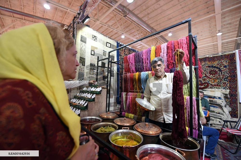 IRAN-TEHERAN-CARPET FAIR