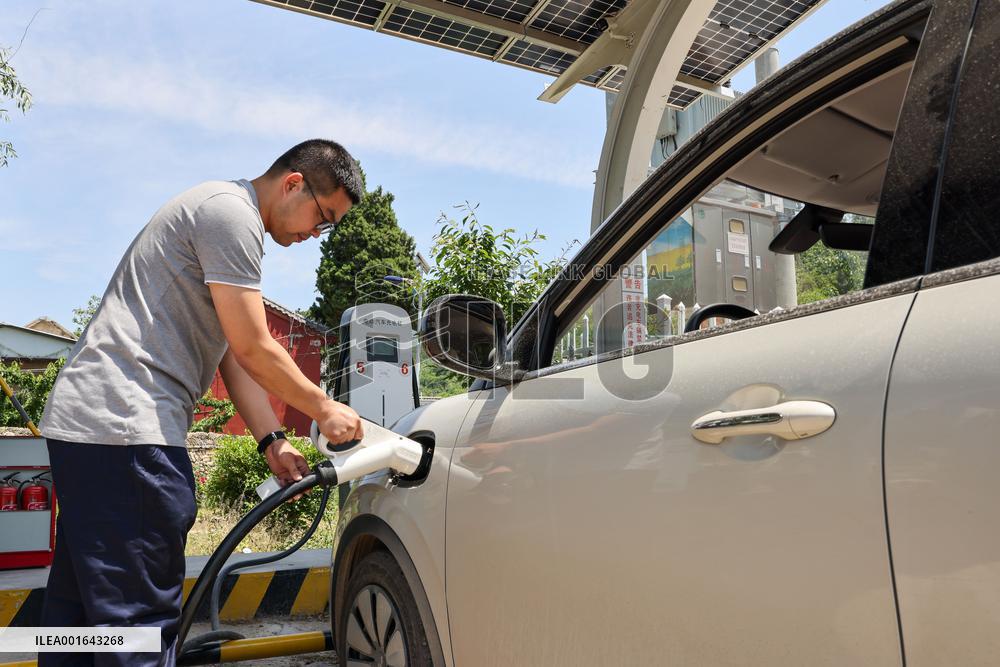 Xinhua Headlines: New energy vehicles gain traction in China's rural market