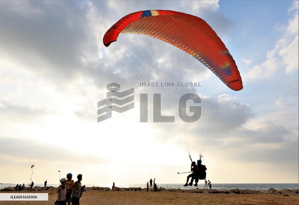 LEBANON-JOUNIEH-TOURISM-PARAGLIDING