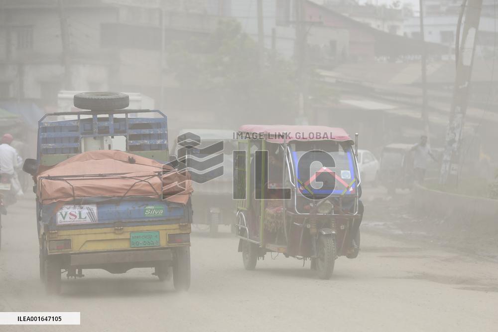 Dhaka Blanketed In Dust - Bangladesh