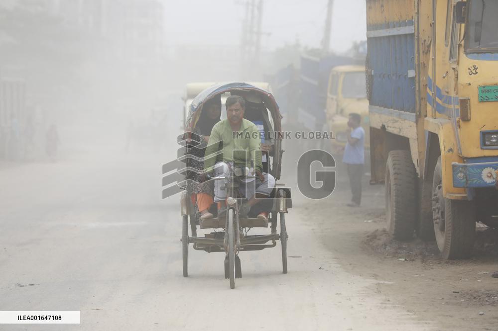 Dhaka Blanketed In Dust - Bangladesh