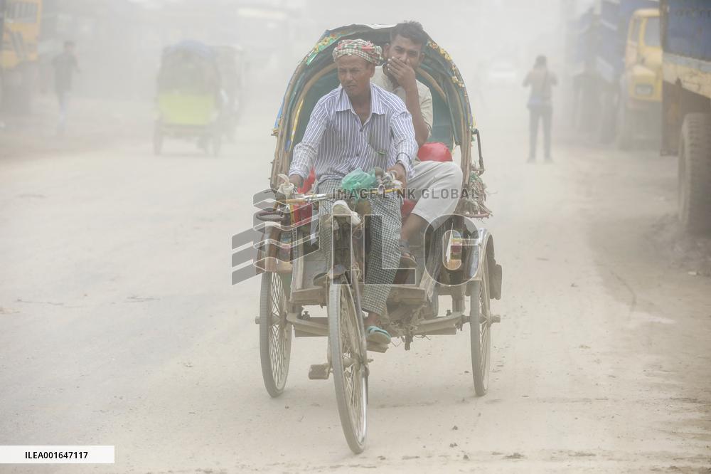 Dhaka Blanketed In Dust - Bangladesh