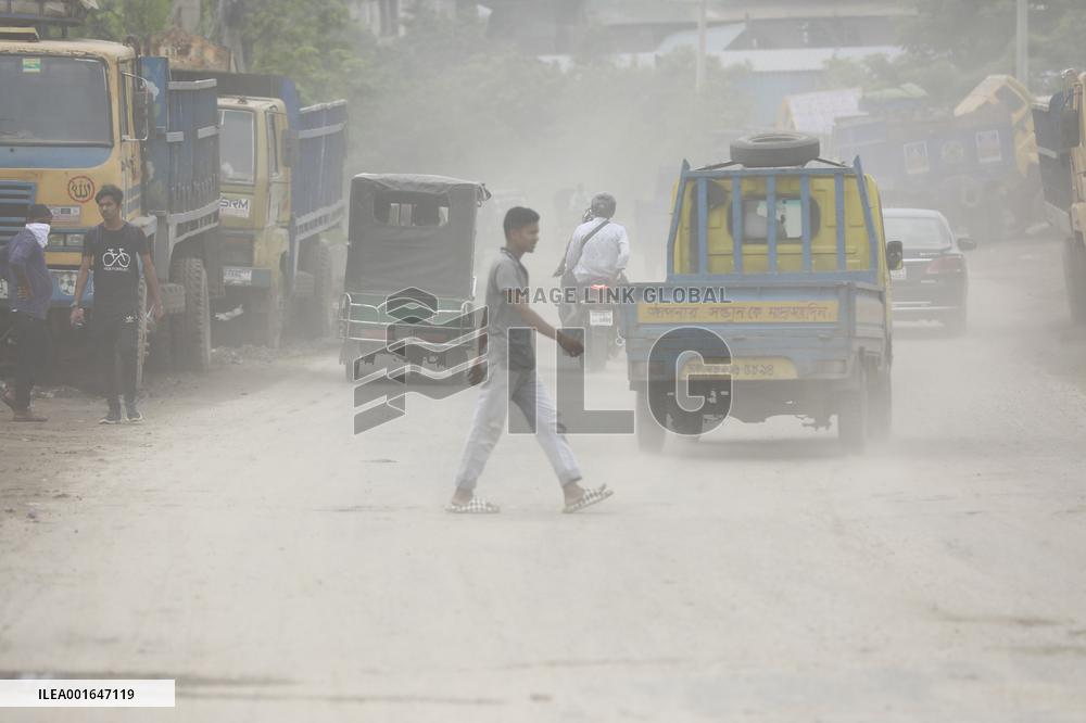 Dhaka Blanketed In Dust - Bangladesh