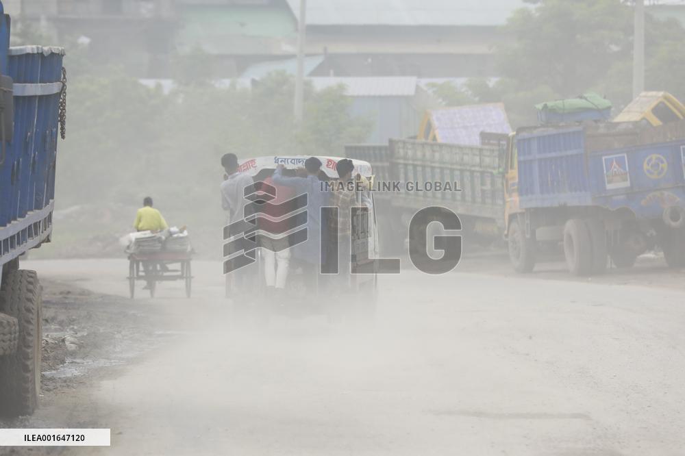 Dhaka Blanketed In Dust - Bangladesh