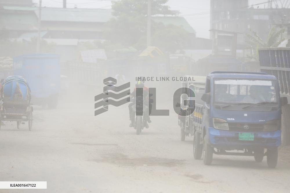 Dhaka Blanketed In Dust - Bangladesh