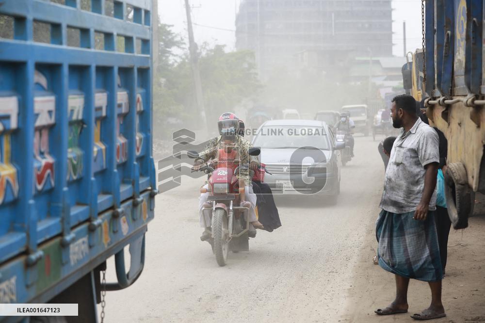 Dhaka Blanketed In Dust - Bangladesh