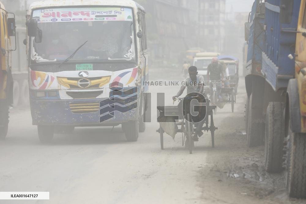Dhaka Blanketed In Dust - Bangladesh