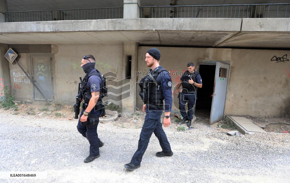 The CRS 8 in The "Cité of Pissevin" in Nimes after 2 dead in drug violence.