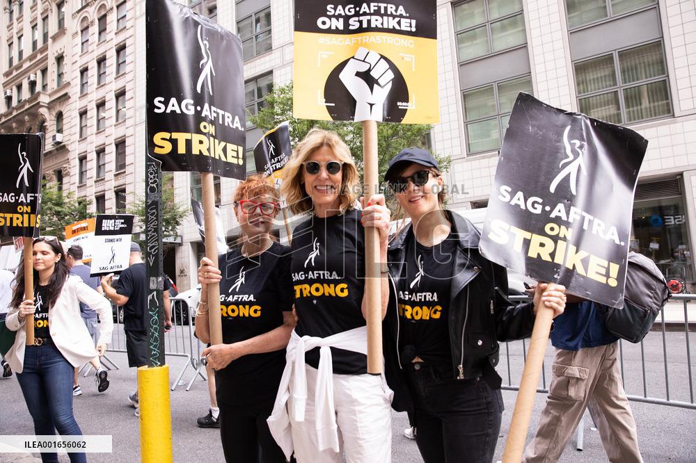 Celebs Join SAG-AFTRA Picket Line - NYC