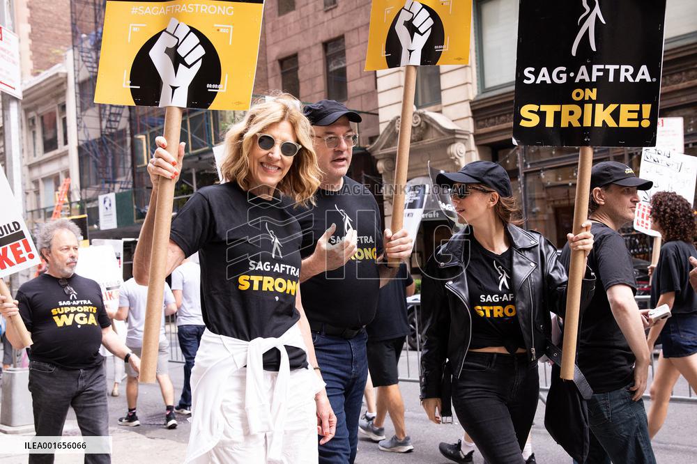 Celebs Join SAG-AFTRA Picket Line - NYC