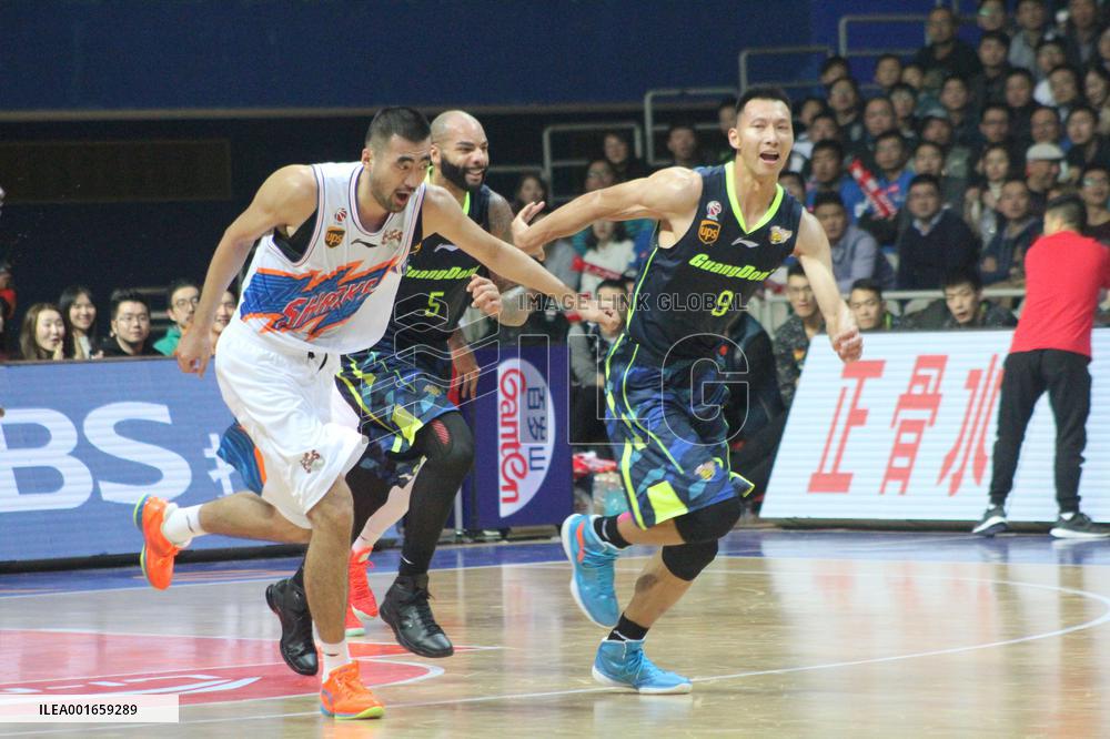 Chinese Basketball Player Yi Jianlian Announces Retirement