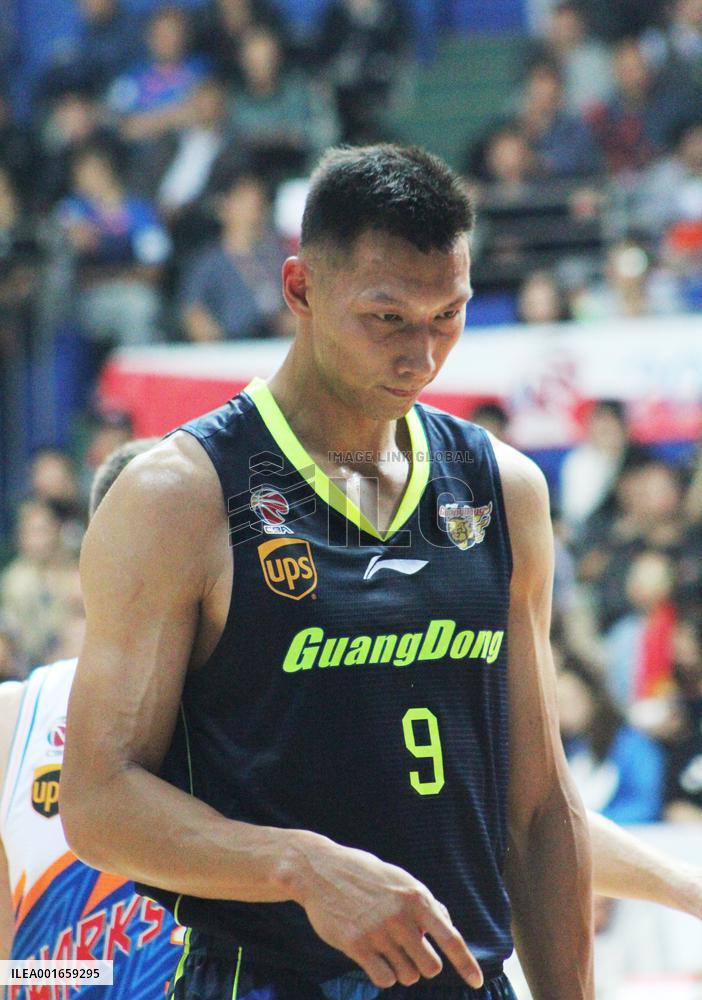 Chinese Basketball Player Yi Jianlian Announces Retirement
