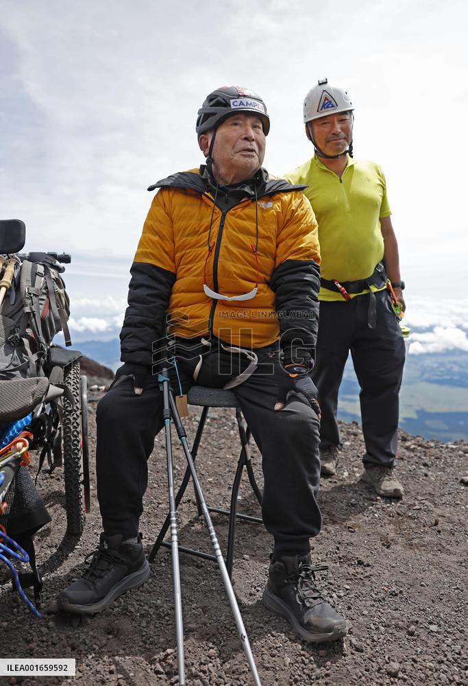 90-year-old adventure skier Miura on Mt. Fuji