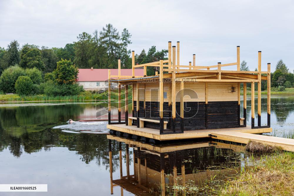 A floating smoke sauna