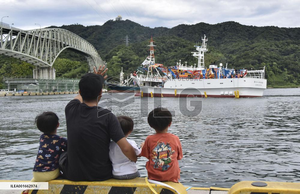 Snow crab fishing in western Japan