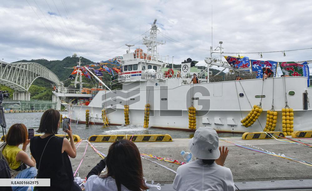 Snow crab fishing in western Japan