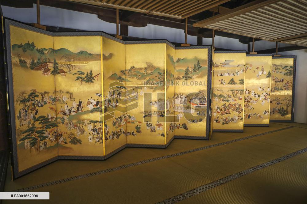 Replica of Edo-period golden folding screen