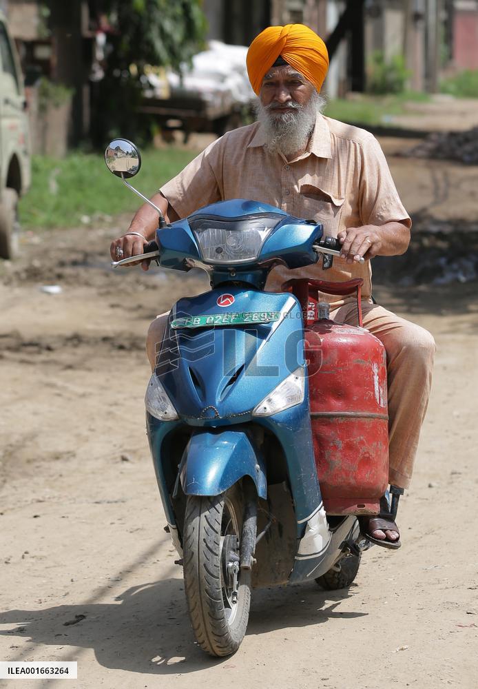 INDIA-PUNJAB-ECONOMY-COOKING GAS PRICE
