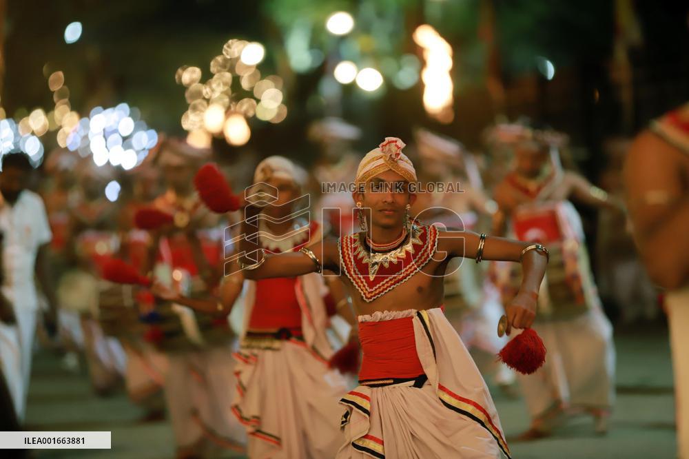 SRI LANKA-KANDY-ESALA PERAHERA FESTIVAL