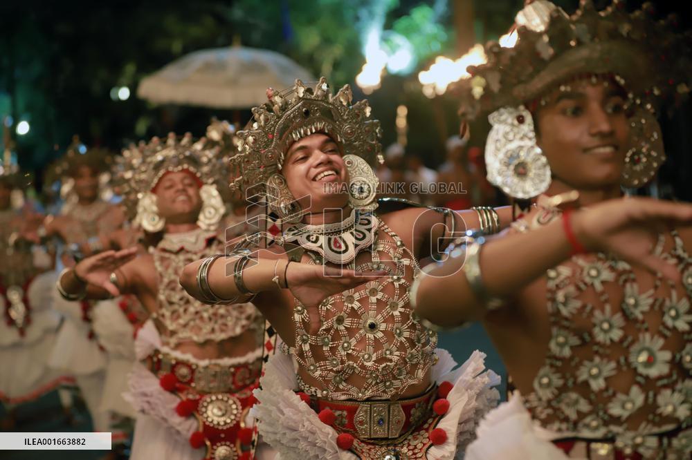 SRI LANKA-KANDY-ESALA PERAHERA FESTIVAL