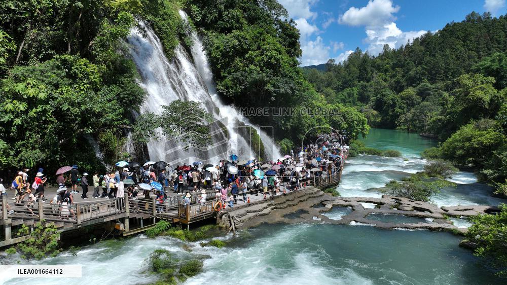Xinhua Headlines: High-speed rail network extends to south China's Karst regions