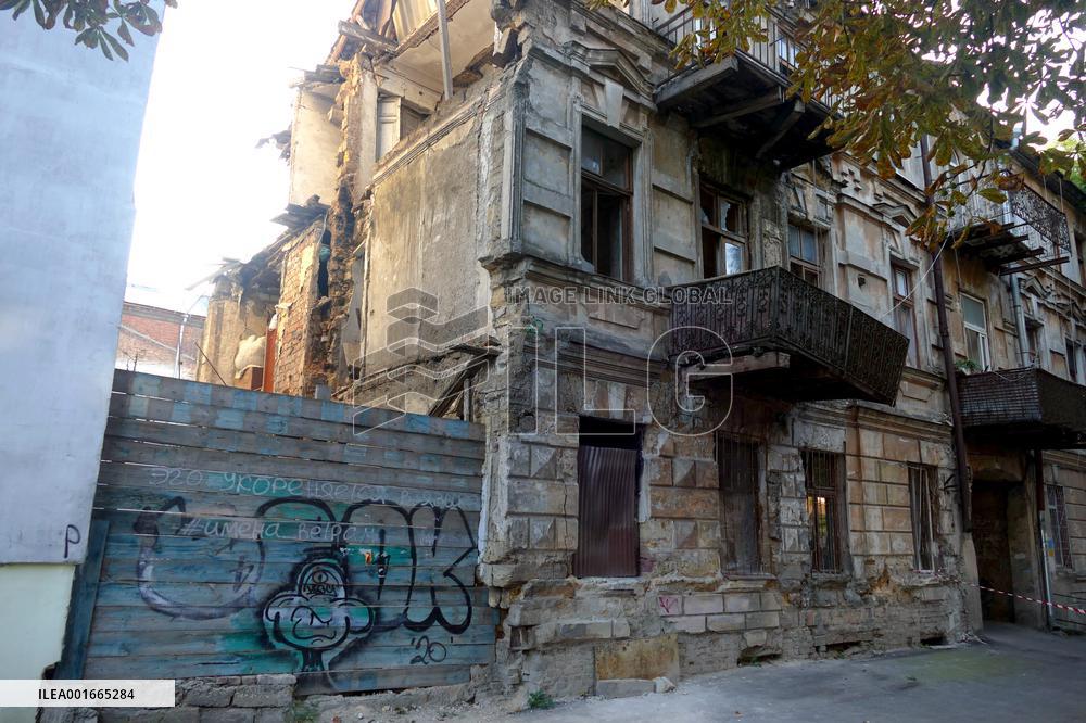 Residential building wall collapses in Odesa