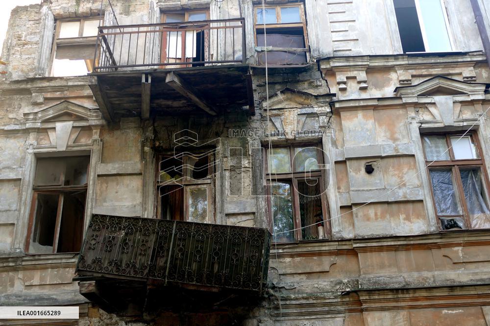 Residential building wall collapses in Odesa