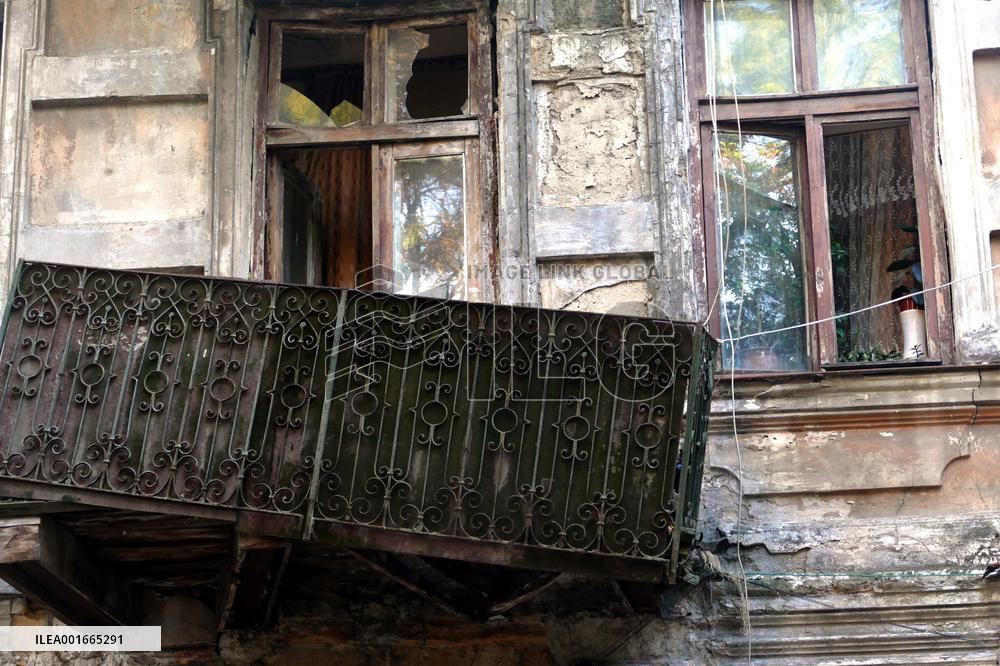 Residential building wall collapses in Odesa