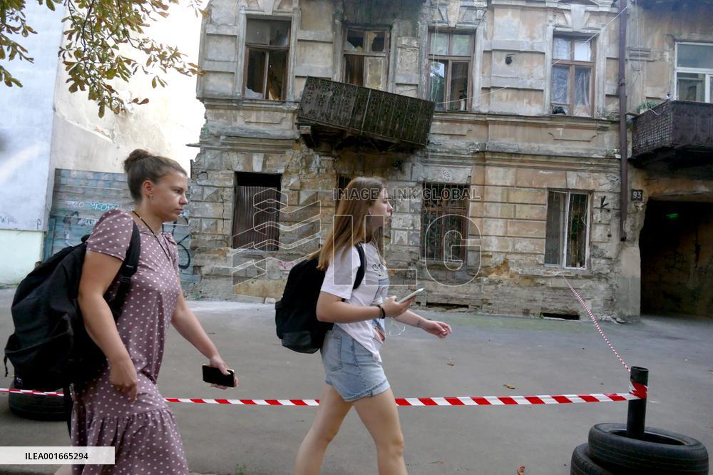 Residential building wall collapses in Odesa