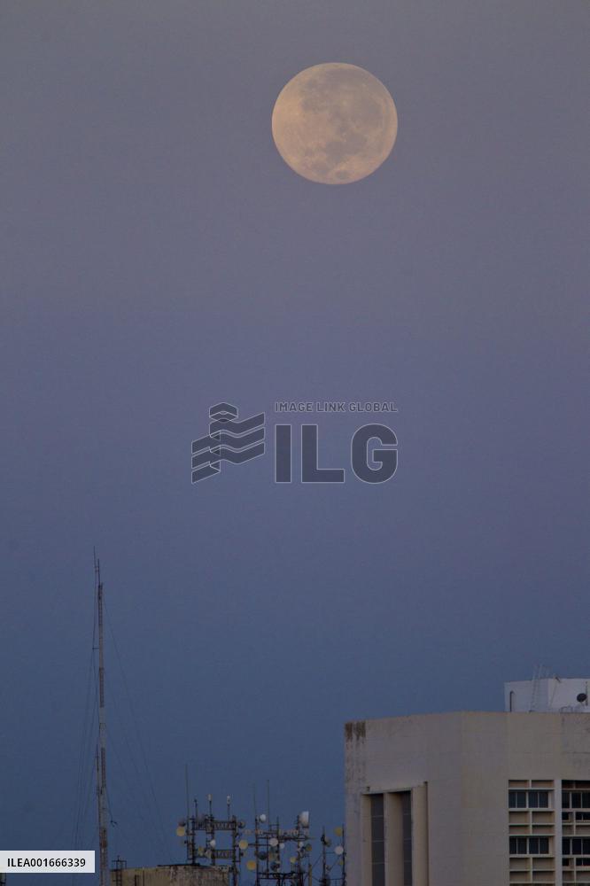 Supermoon Rises Over Maracaibo - Venezuela