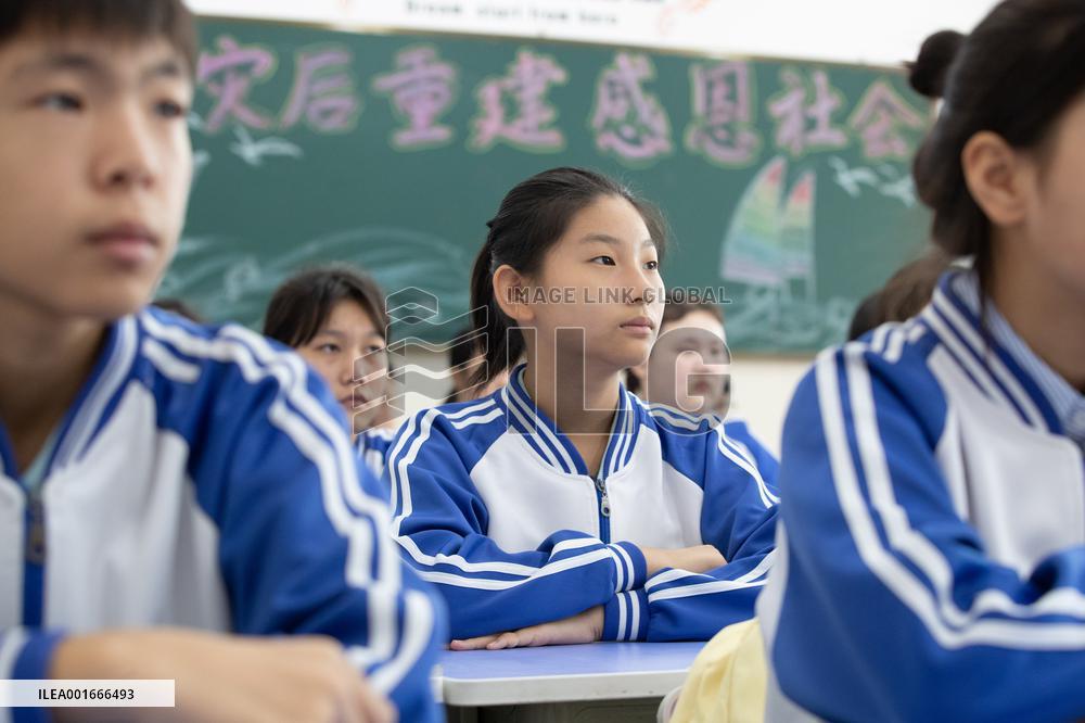 Xinhua Headlines: New school semester kicks off in China's flood-ravaged regions