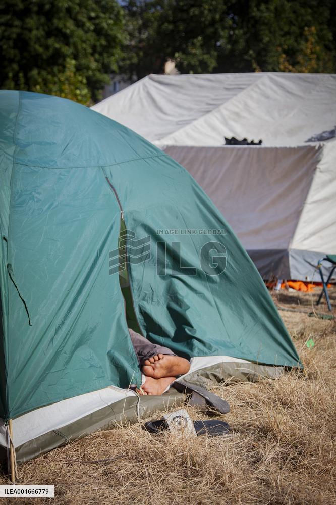 Refugee Camp - Briancon