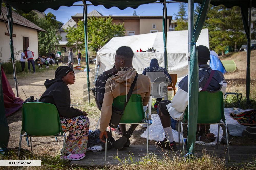 Refugee Camp - Briancon