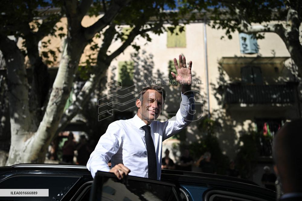 President Macron During A Trip On Vocational High School Reform - Baumes-De-Venise