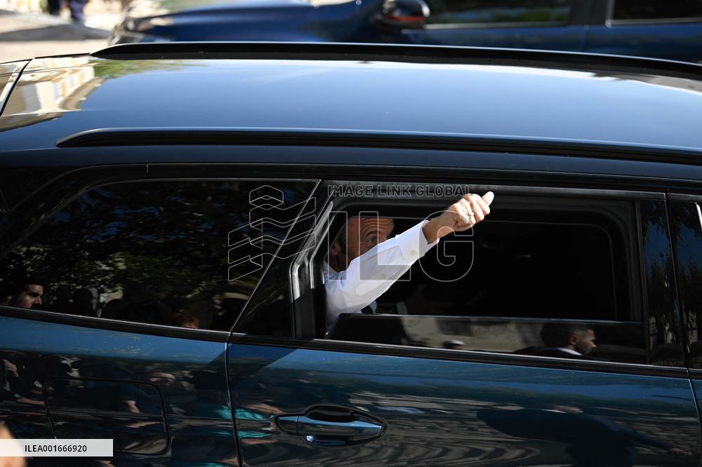 President Macron During A Trip On Vocational High School Reform - Baumes-De-Venise