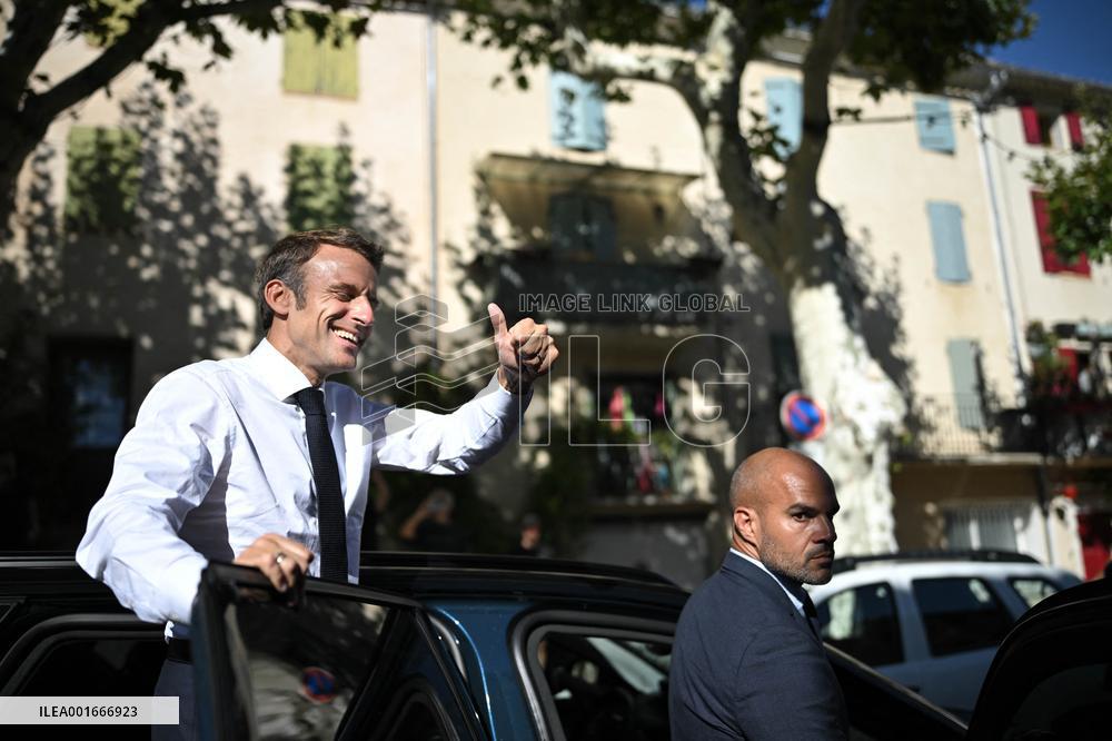 President Macron During A Trip On Vocational High School Reform - Baumes-De-Venise