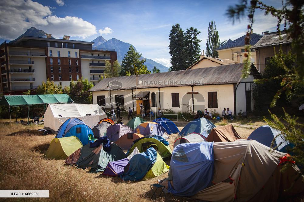Refugee Camp - Briancon