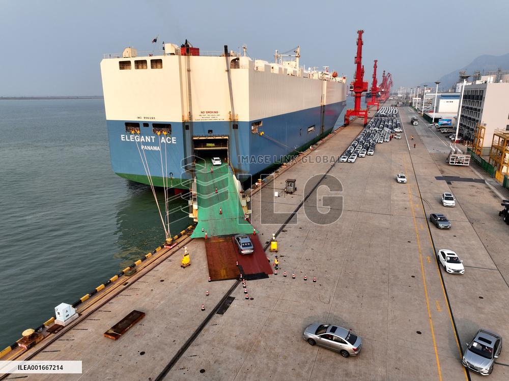 Vehicles Export in Lianyungang Port