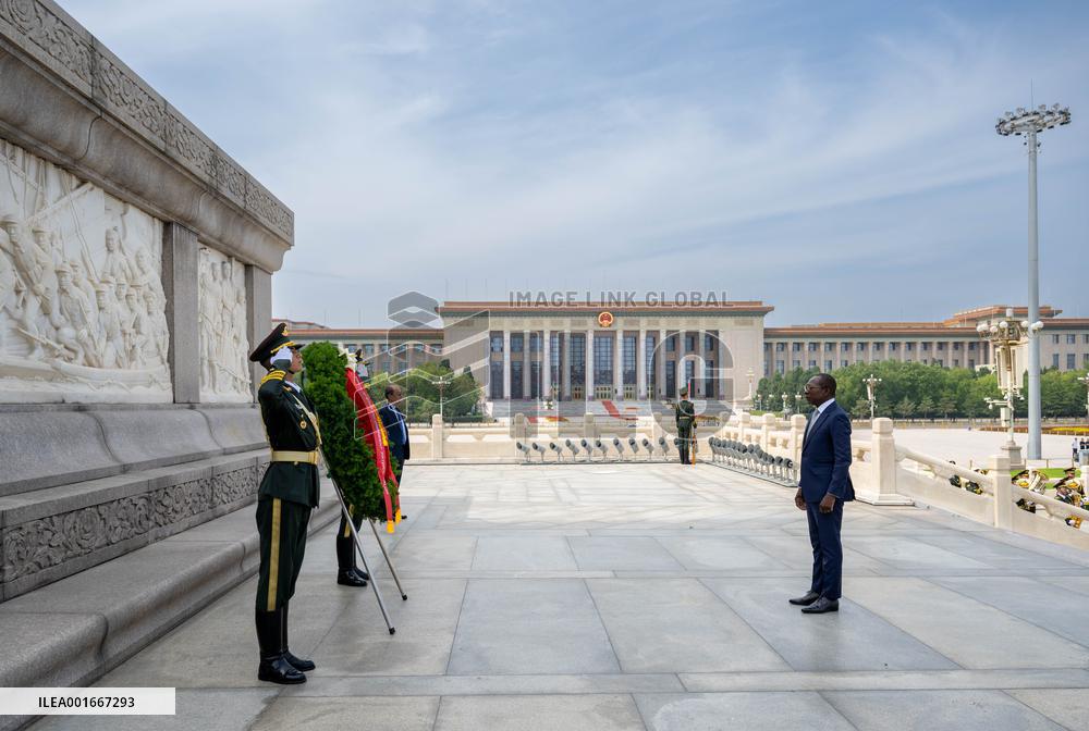 CHINA-BEIJING-BENINESE PRESIDENT-MONUMENT-TRIBUTE (CN)