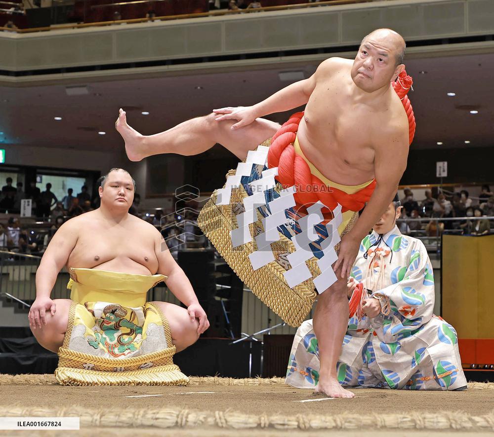 JSA head Hakkaku's ring-entering ceremony for 60th birthday celebration
