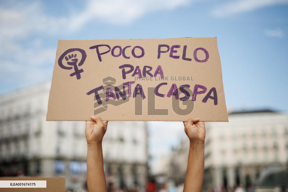 Women Rally Over Kiss Row Across Spain