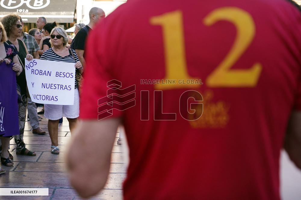 Women Rally Over Kiss Row Across Spain