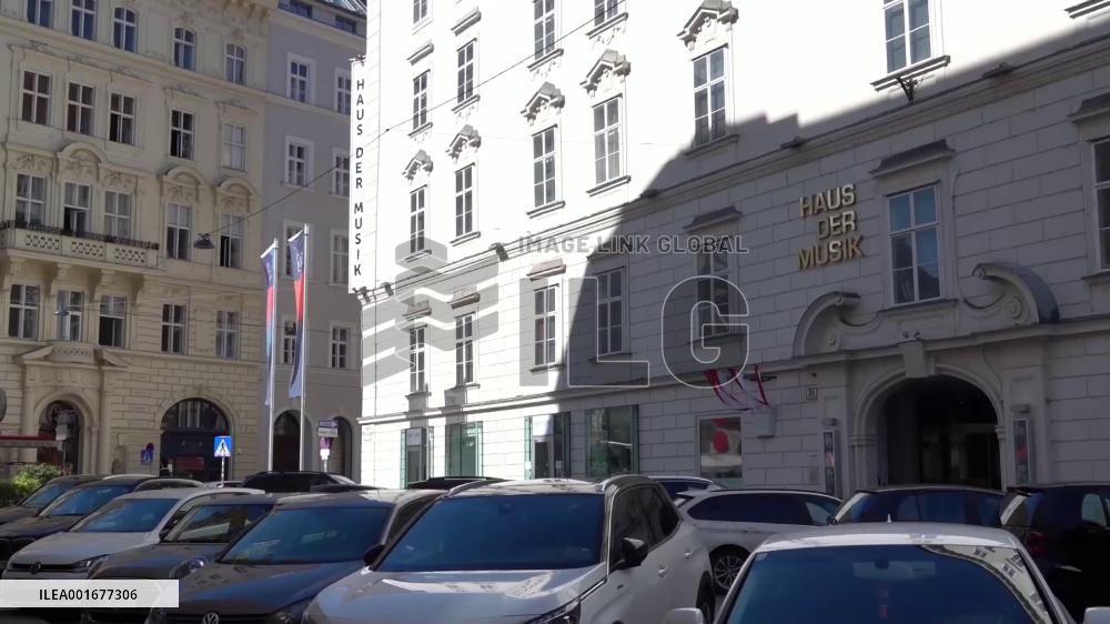 Feeling glamour of music at House of Music in Vienna