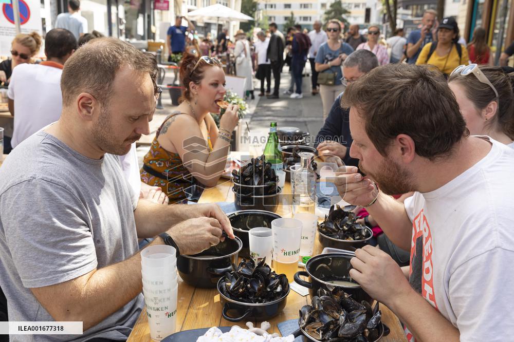 FRANCE-LILLE-FLEA MARKET-TOURISTS