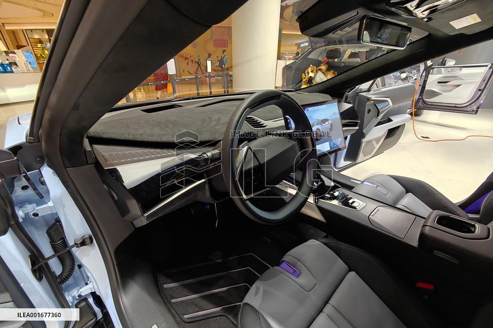 Customers Experience HiPhi Electric Vehicles in Shanghai