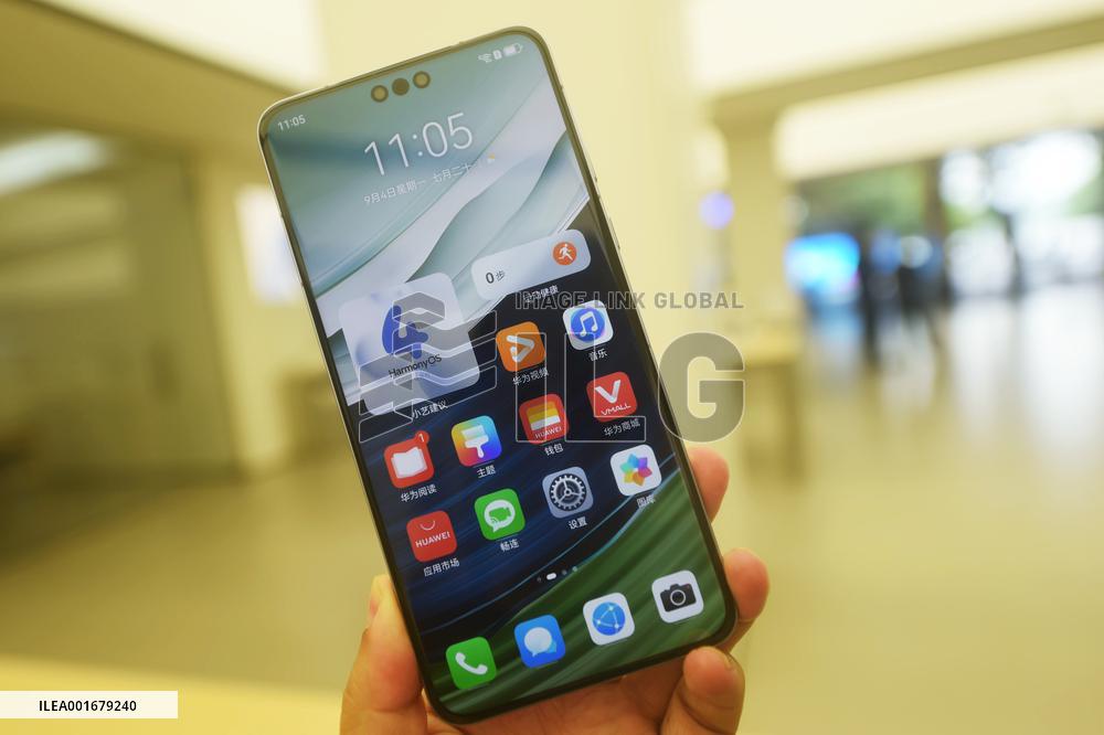 The World First Satellite Phone Huawei Mate 60 Pro Released