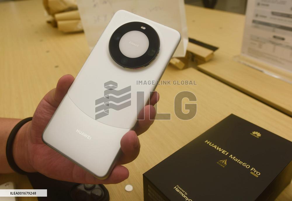 The World First Satellite Phone Huawei Mate 60 Pro Released