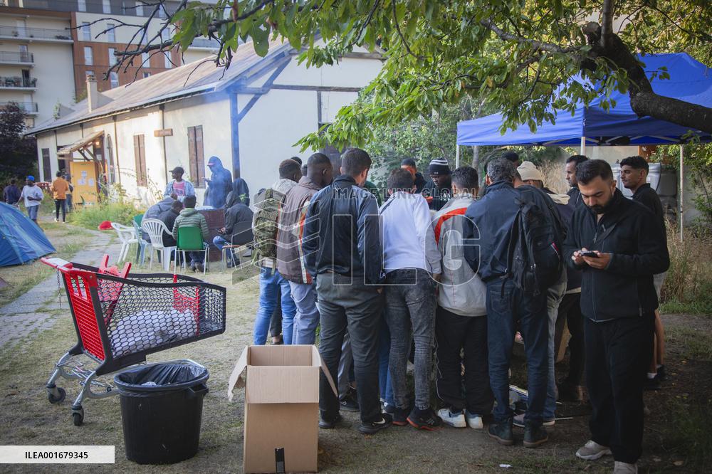 Refugee Camp - Briancon
