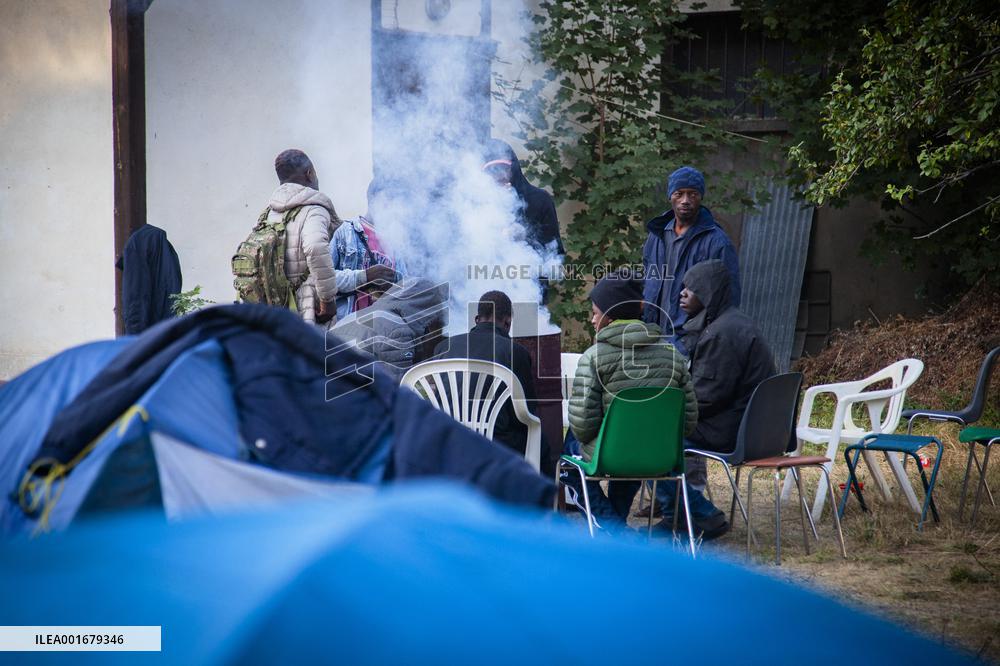 Refugee Camp - Briancon
