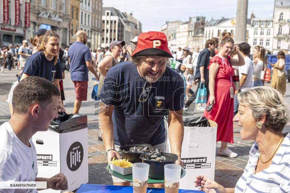 FRANCE-LILLE-FLEA MARKET-FOOD